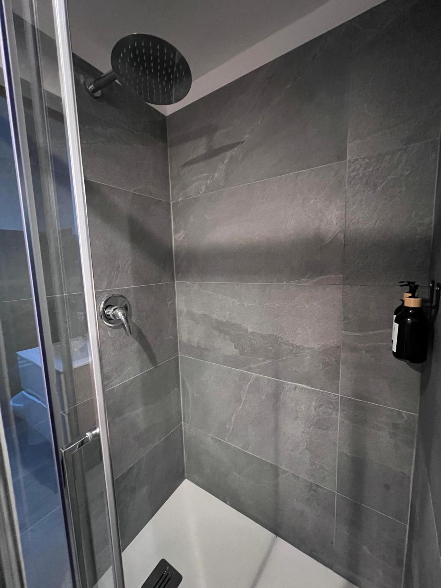 Villa Como, Jacuzzi Spa And Private Pool 布里维奥 外观 照片